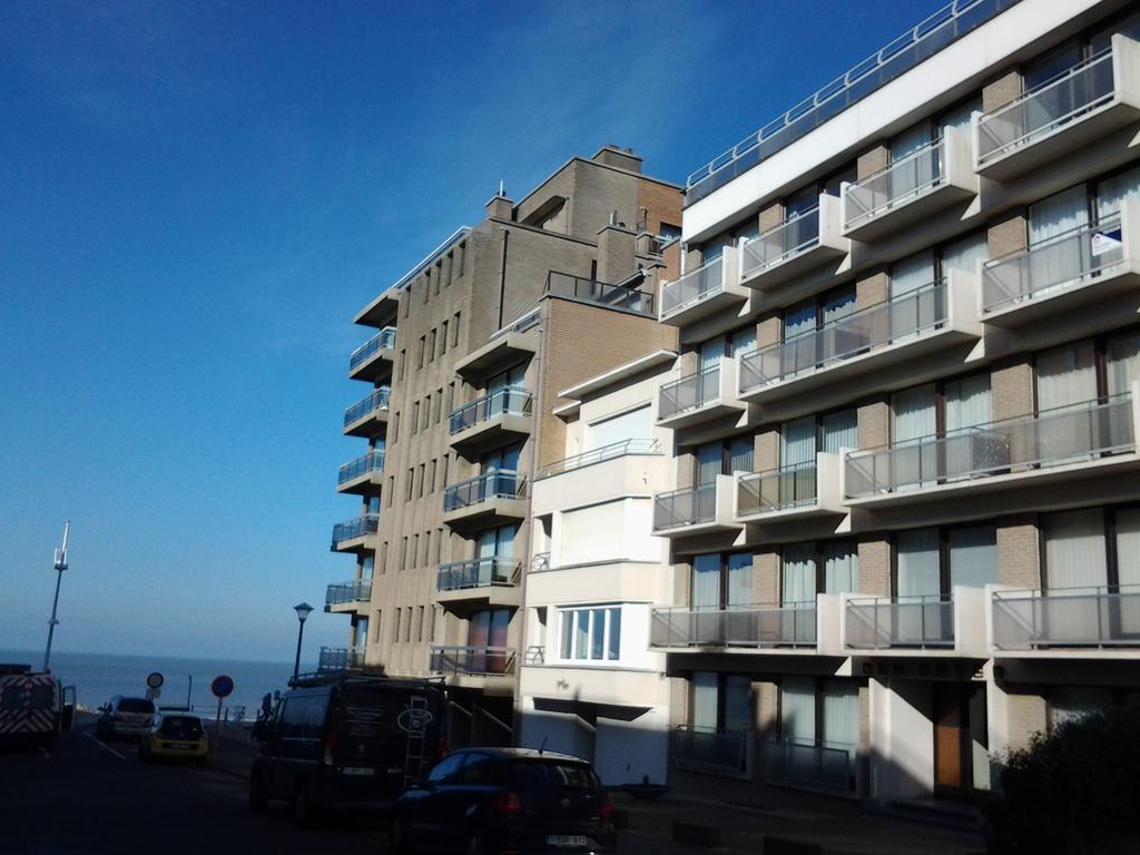 Zonnig Appartement Met Zeezicht Koksijde Exterior foto